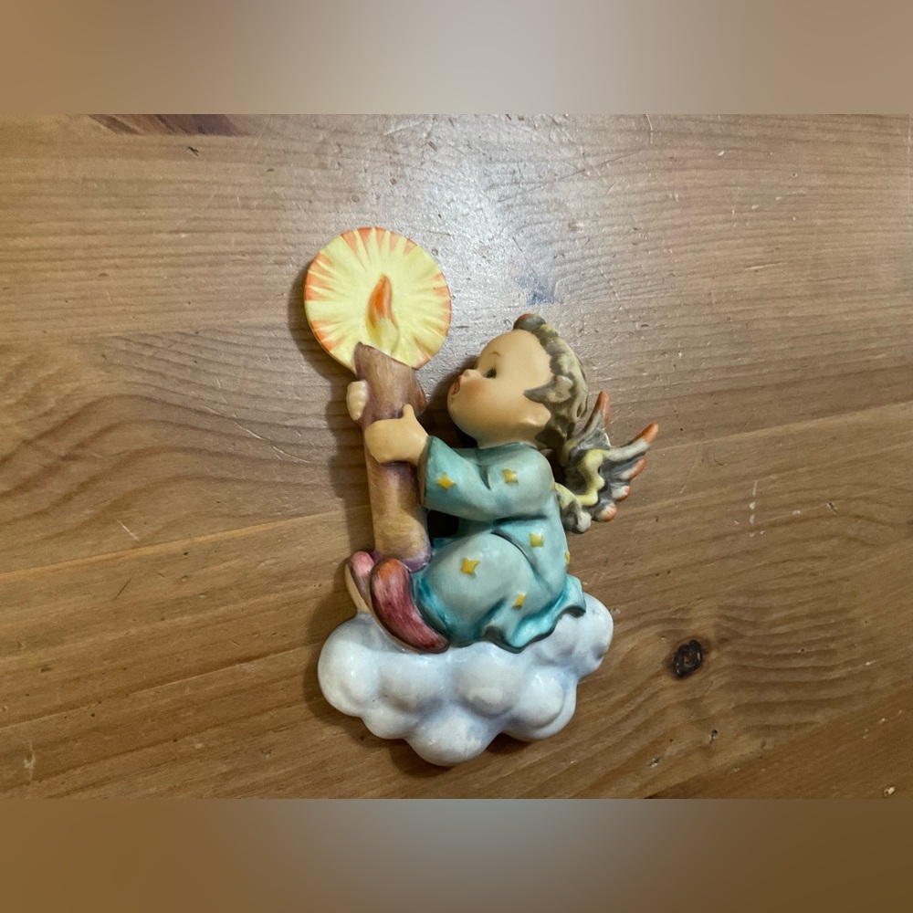 Hummel: Goebel boy angel W/wings #323 vintage cherub wall plaque/sconce retired